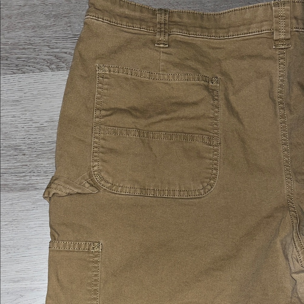 Carhartt Women’s Durable Brown Cargo Shorts EUC - Picture 4 of 9